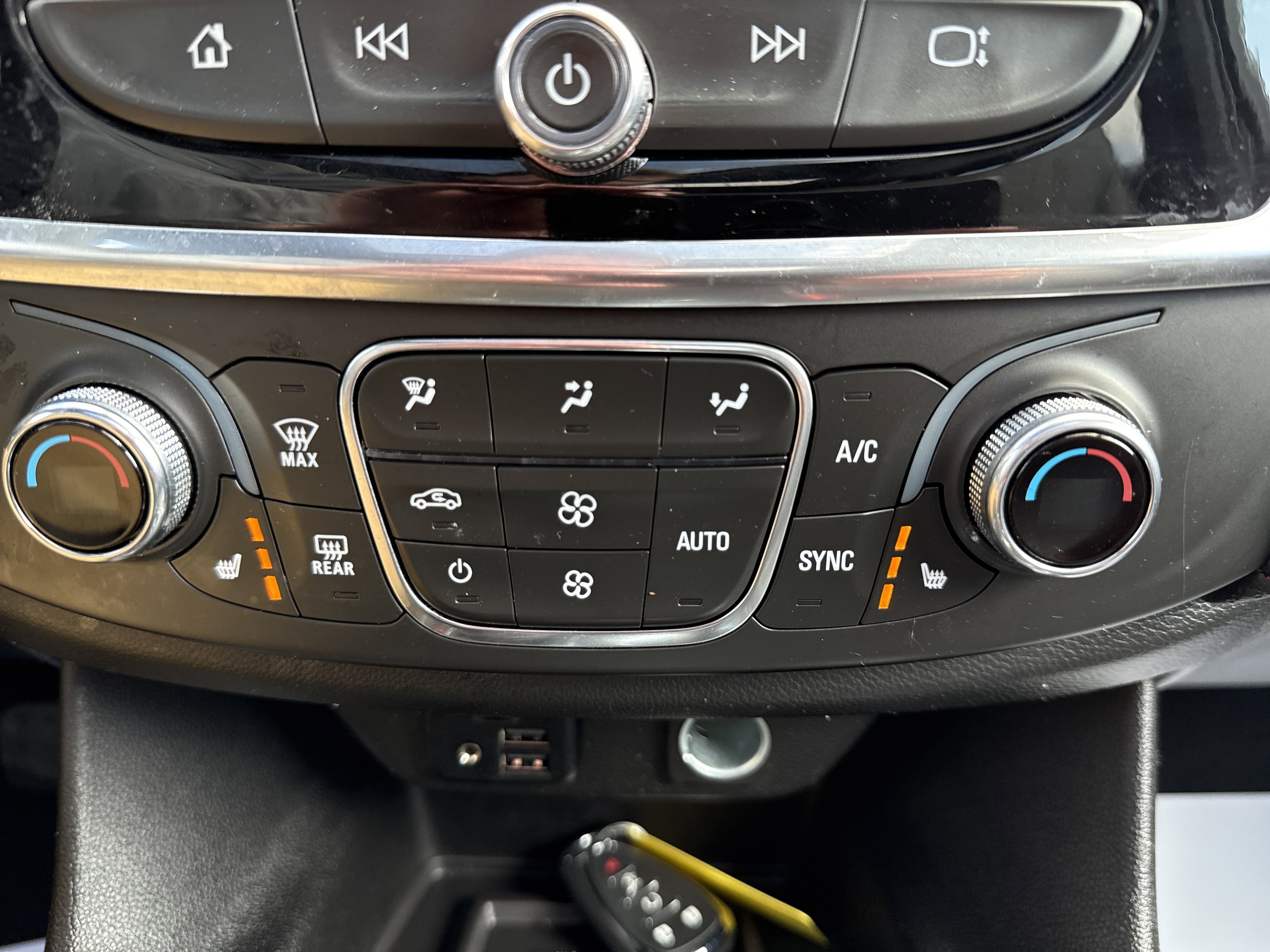Used 2023 Chevrolet Traverse RS AWD/4WD image 29