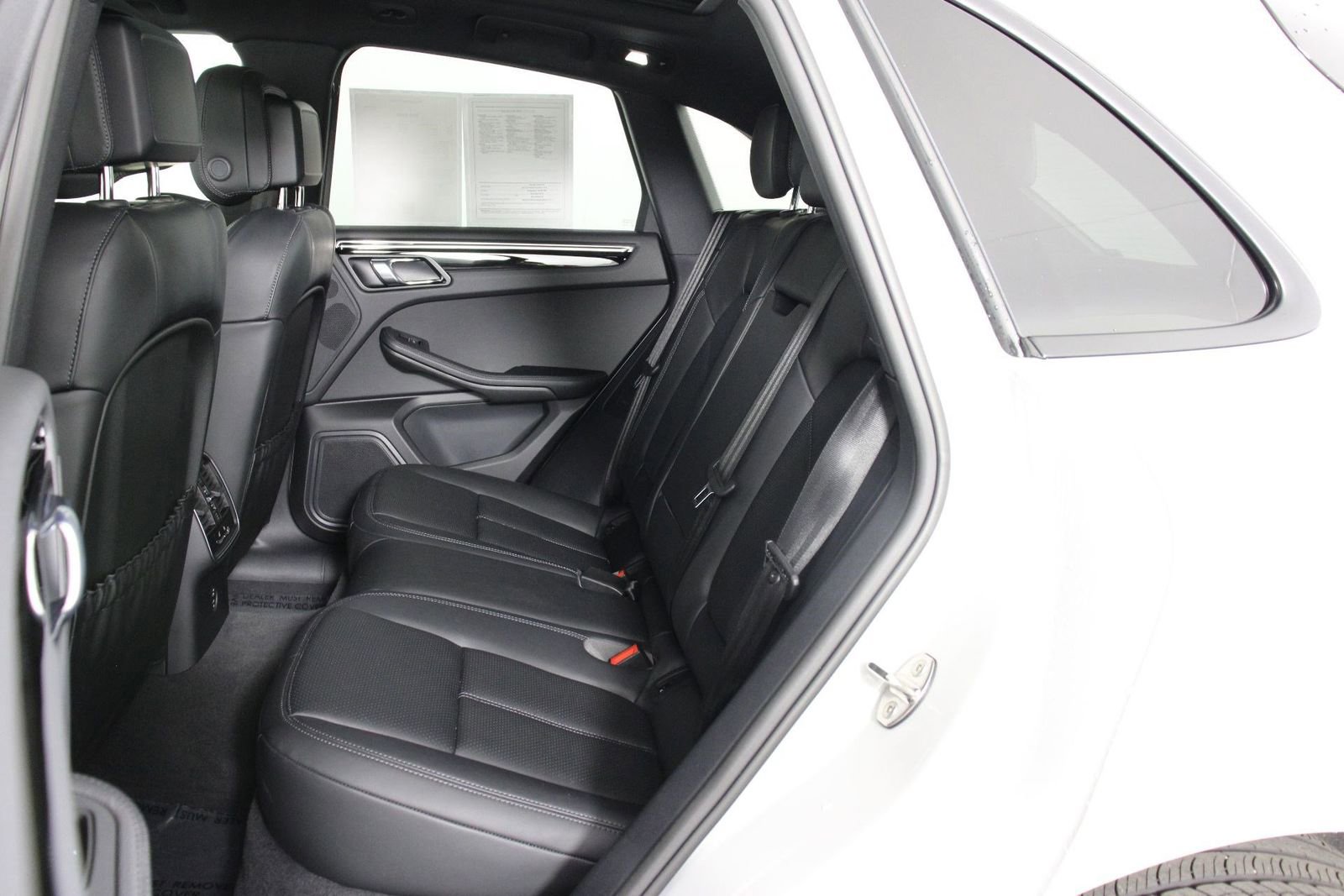 Certified 2025 Porsche Macan image 33