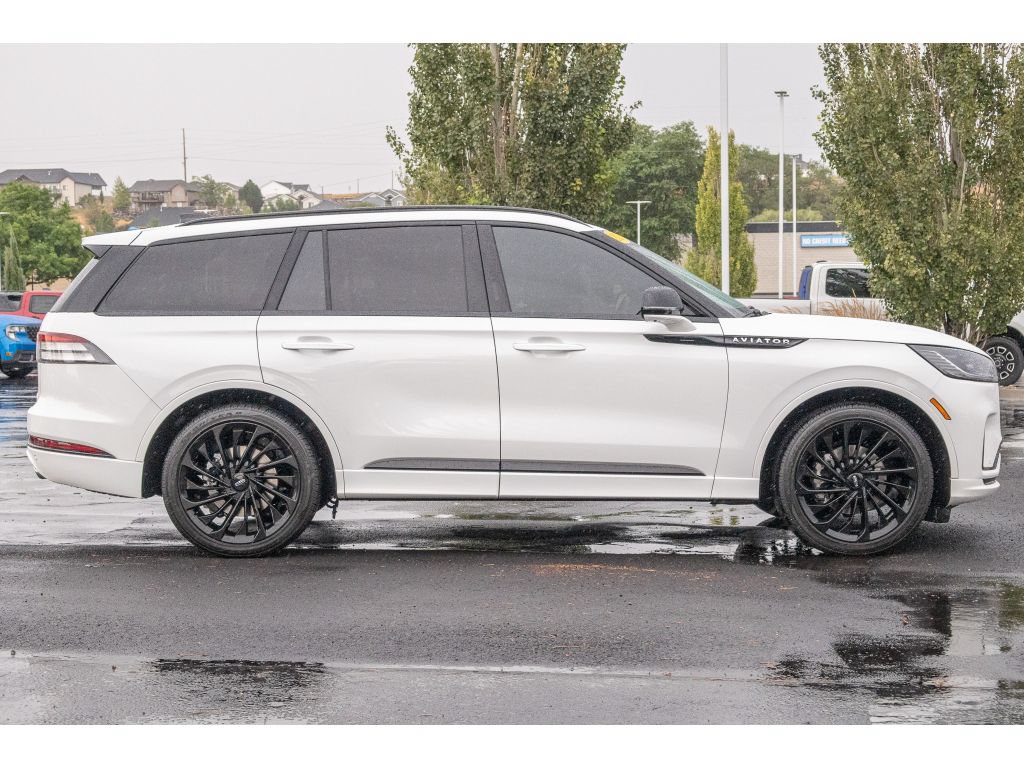 Used 2025 Lincoln Aviator Reserve w/ Equipment Group 201A AWD/4WD image 2