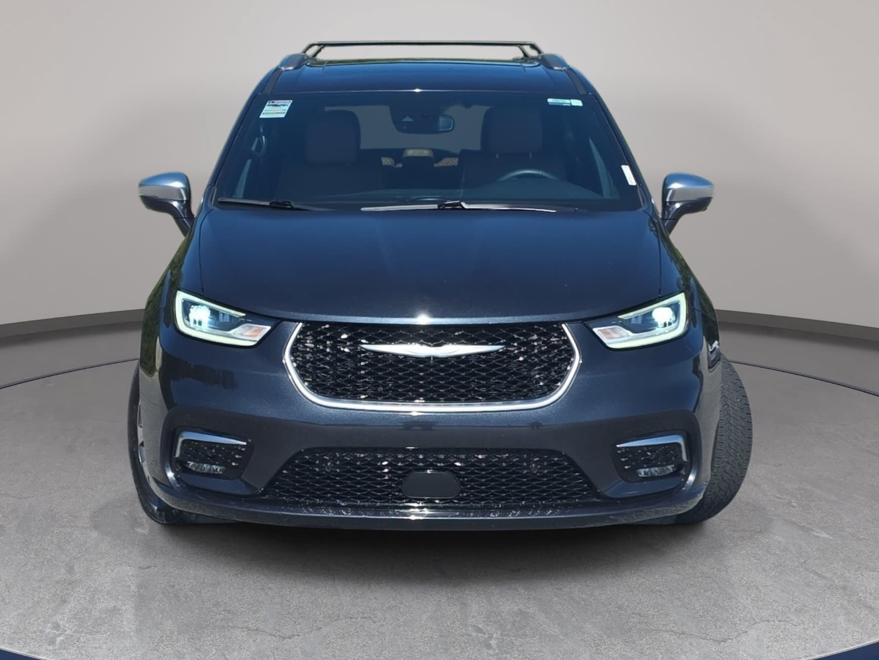 Used 2021 Chrysler Pacifica Pinnacle FWD image 2