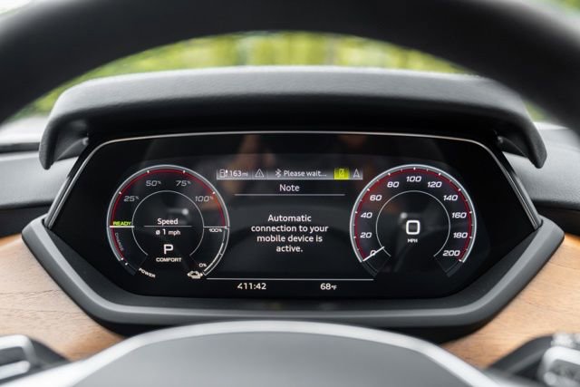 Used 2022 Audi e-tron GT Premium Plus AWD/4WD image 33