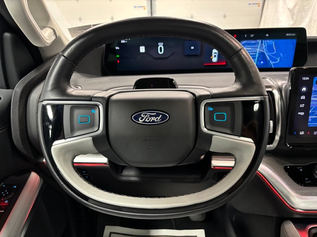 Used 2025 Ford Expedition Platinum AWD/4WD image 18