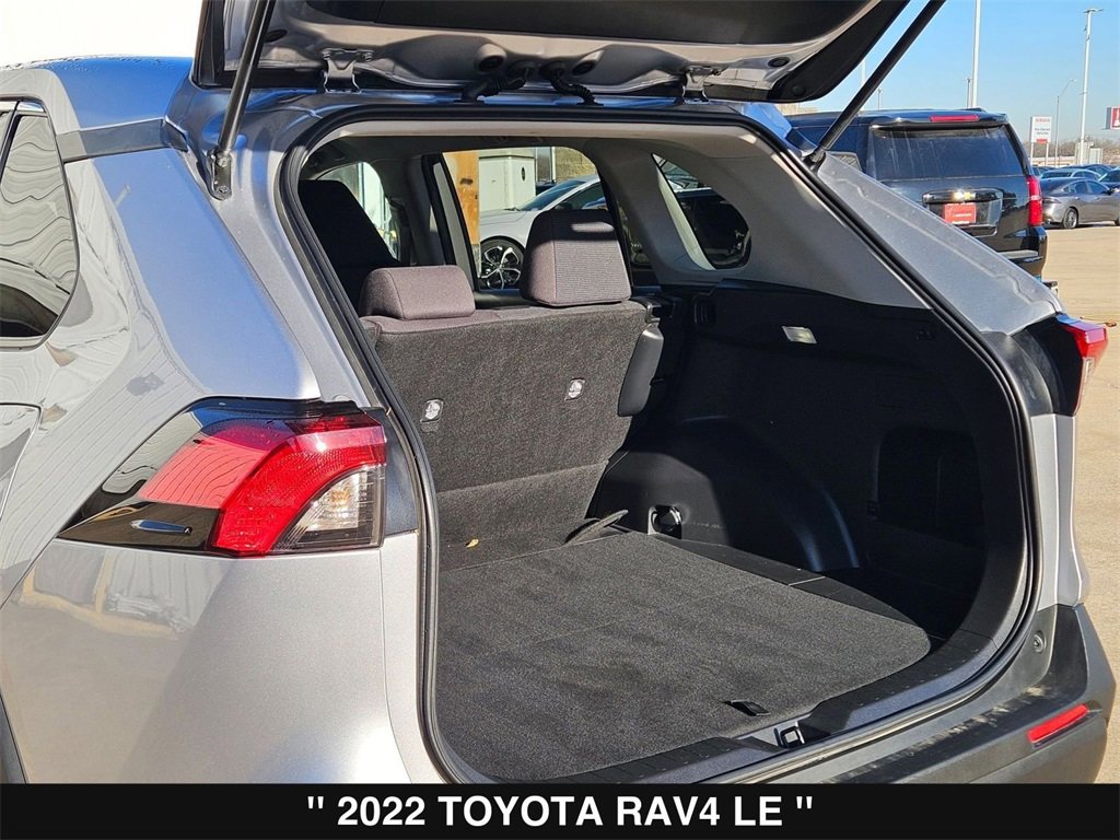 Used 2022 Toyota RAV4 LE image 33