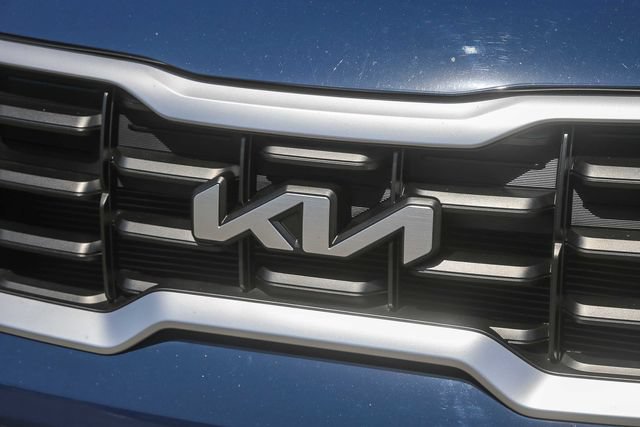 Used 2023 Kia Telluride S w/ S Sunroof Package FWD image 7