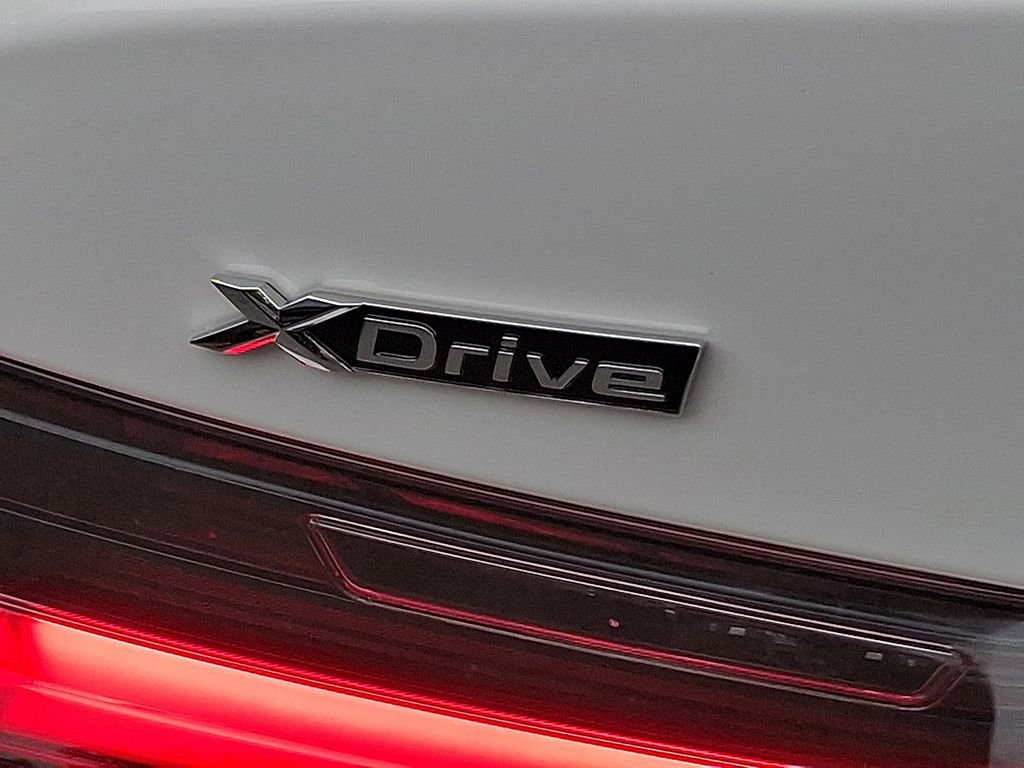 Certified 2025 BMW 330i xDrive Sedan AWD/4WD image 27