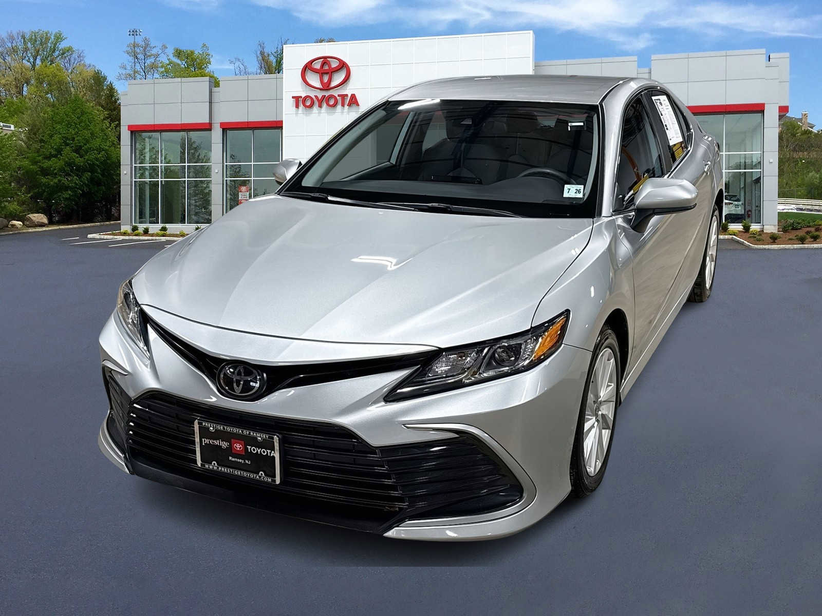 Used 2021 Toyota Camry LE image 1