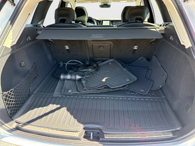 Certified 2025 Volvo XC60 T8 Plus w/ Protection Package Premier AWD/4WD image 24
