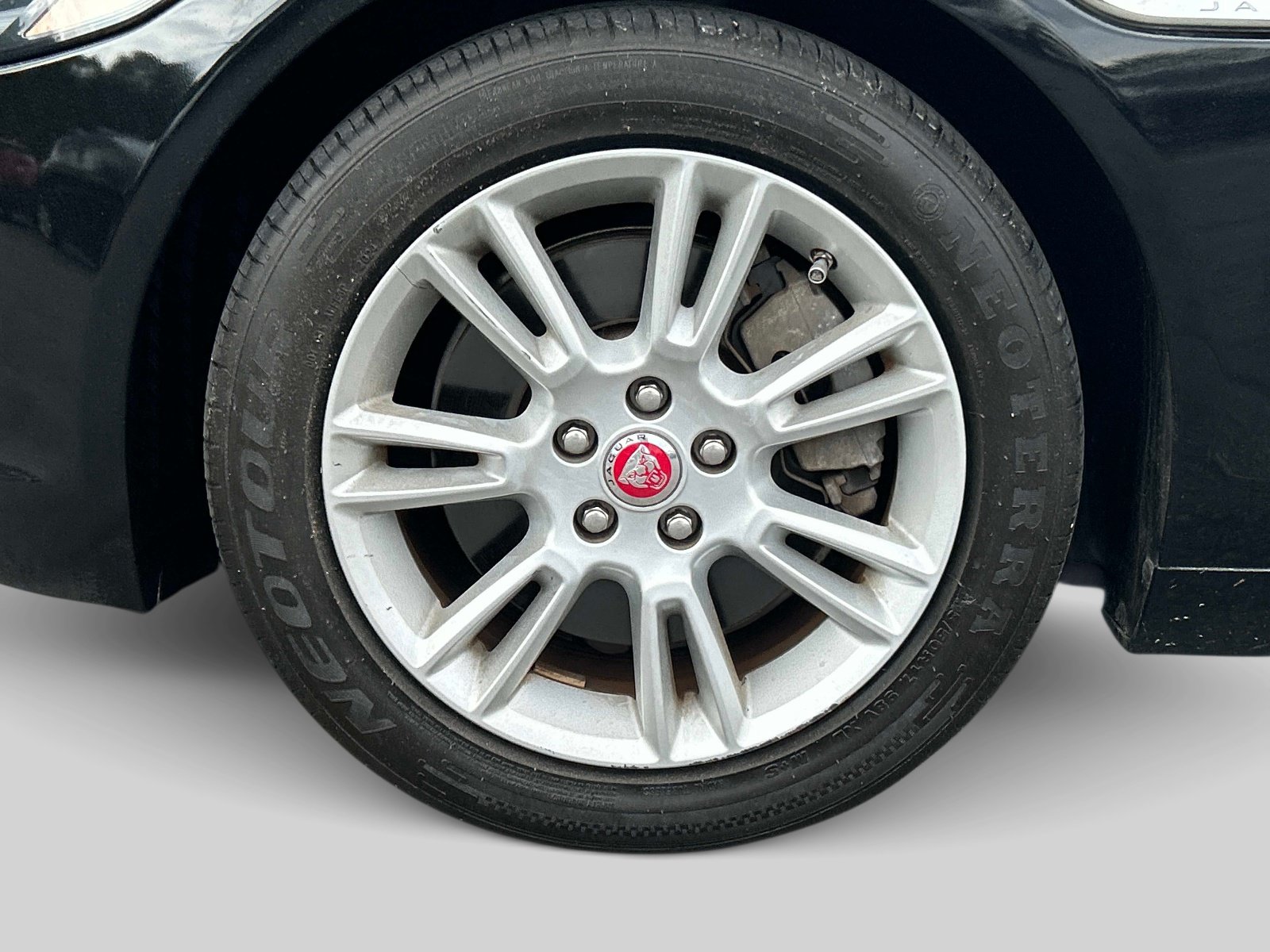 Used 2017 Jaguar XE Premium RWD image 9