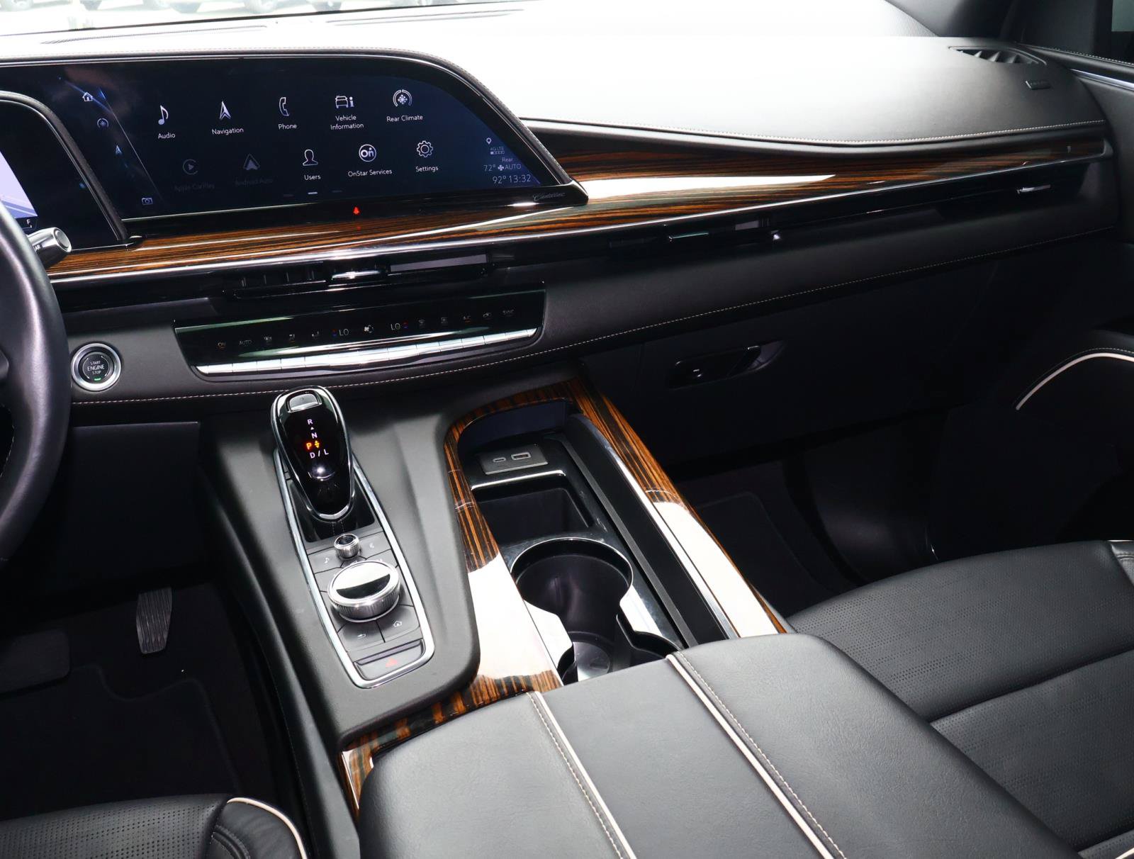 Used 2024 Cadillac Escalade ESV Premium Luxury RWD image 17