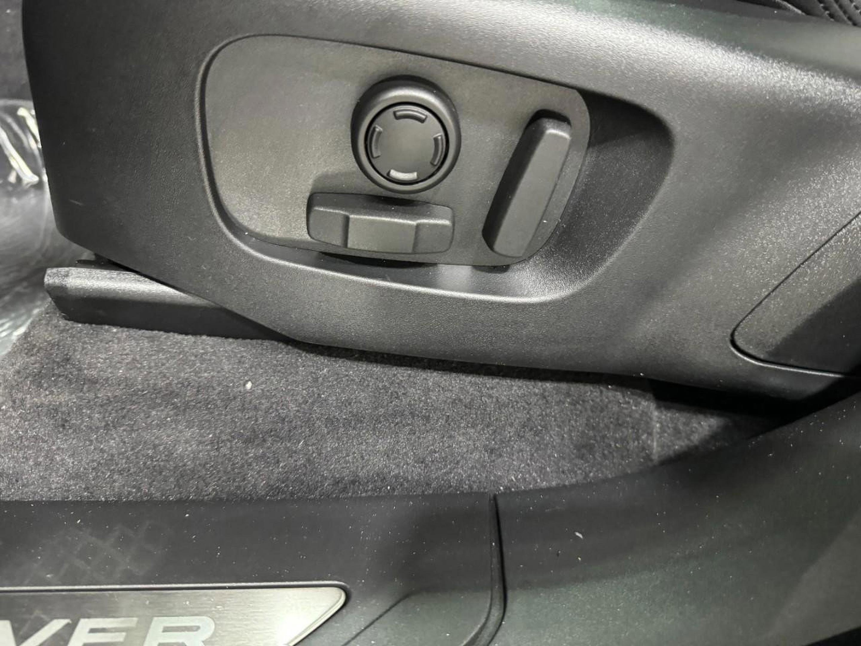 New 2026 Land Rover Range Rover Velar S image 28