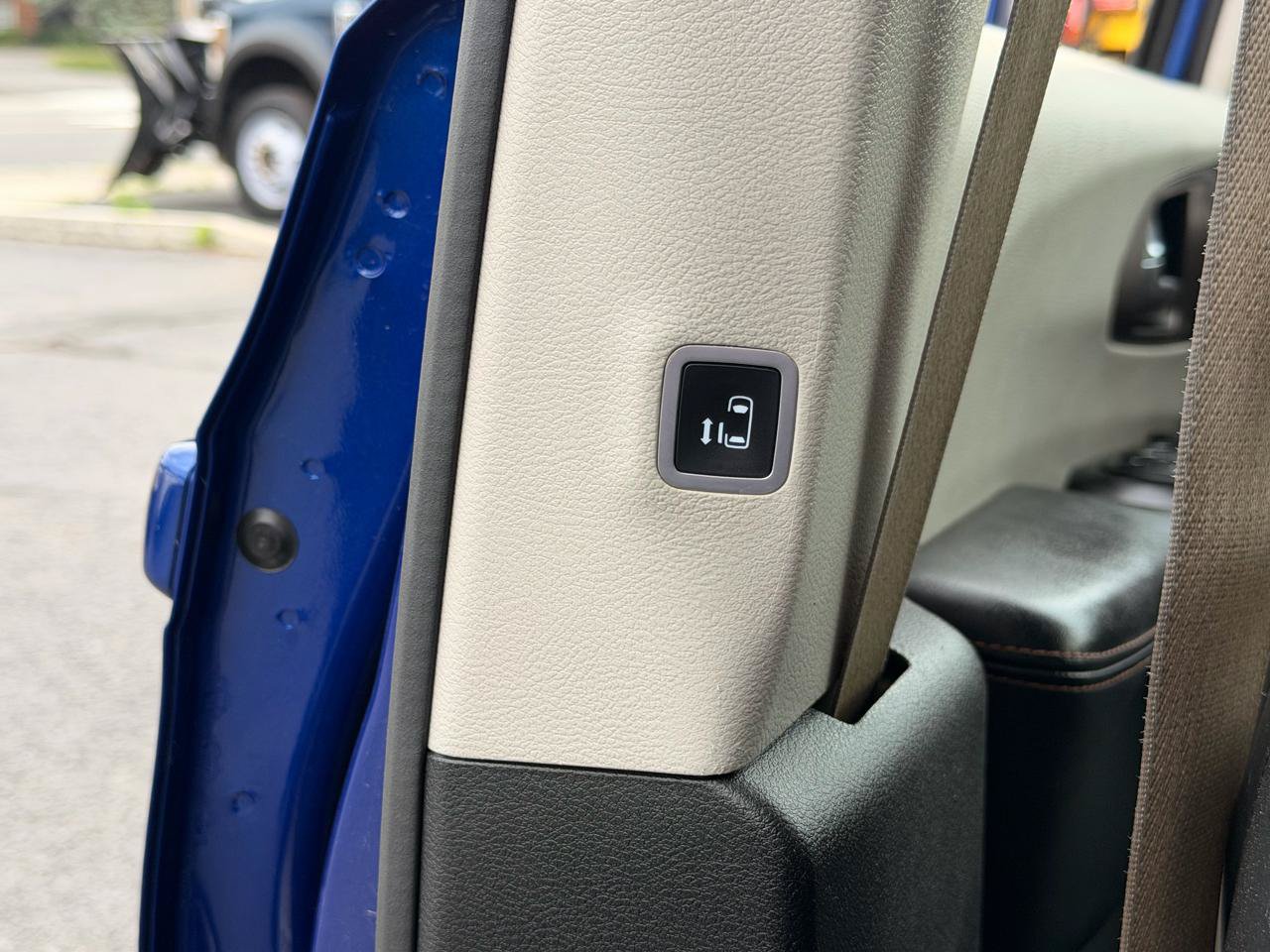 Used 2019 Chrysler Pacifica Touring-L FWD image 19