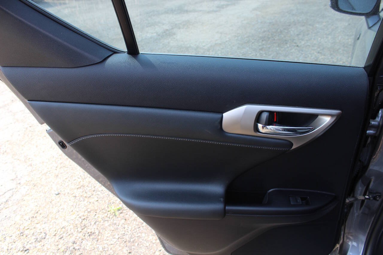 Used 2014 Lexus CT 200h w/ F Sport w/Nuluxe Interior FWD image 17