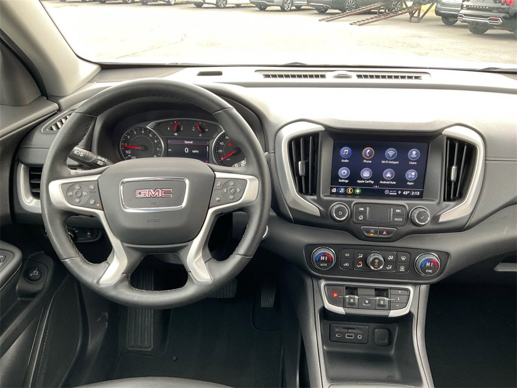 Used 2024 GMC Terrain SLT image 17