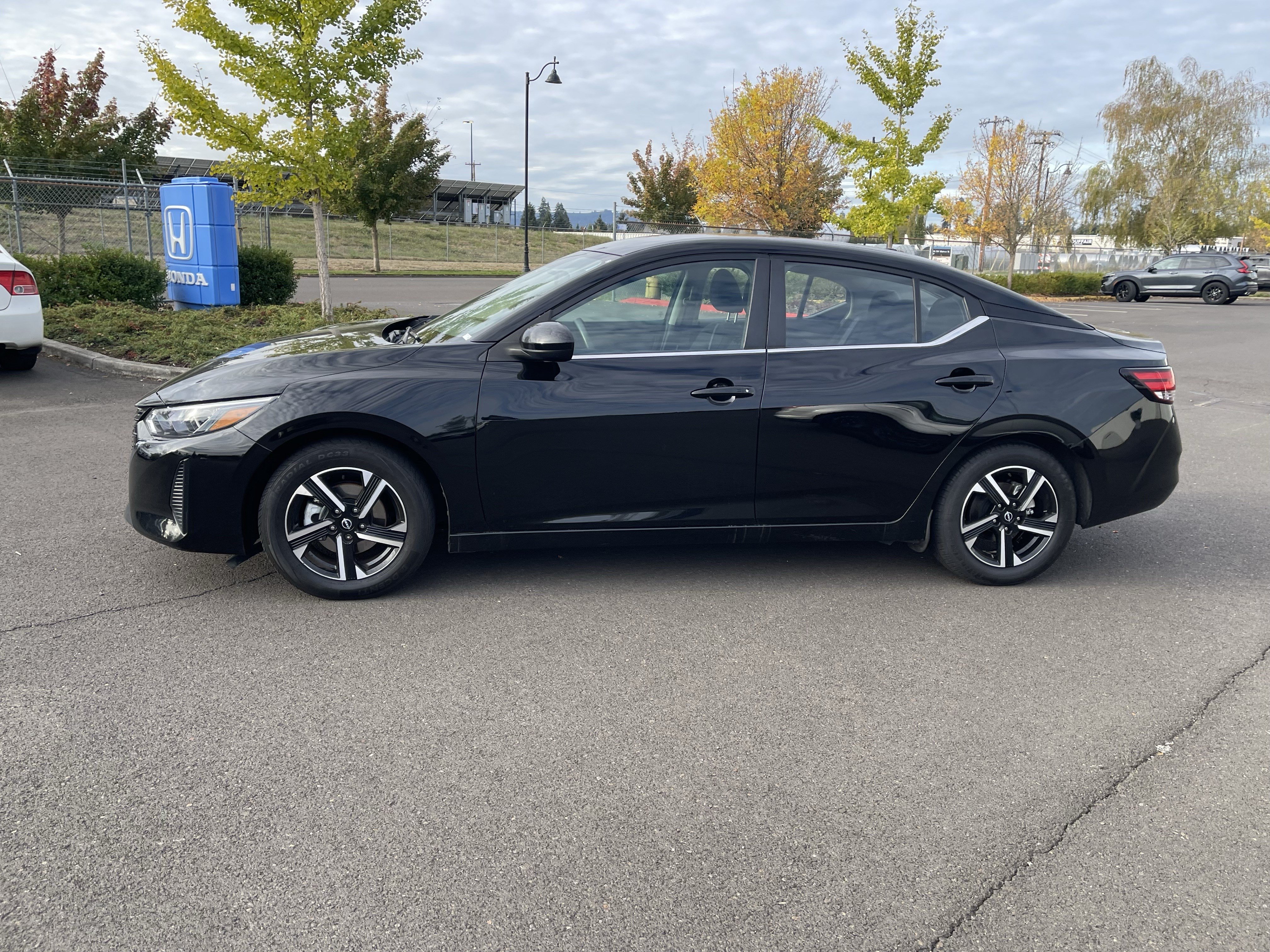 Used 2024 Nissan Sentra SV FWD image 2