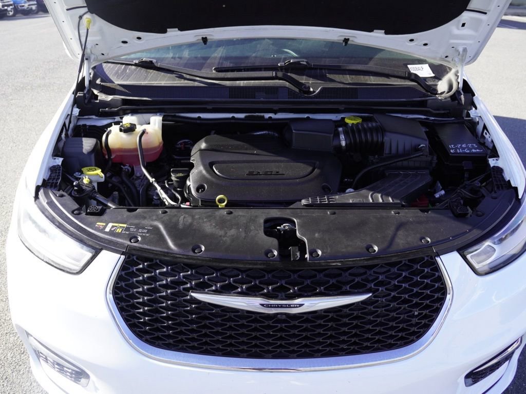 Used 2022 Chrysler Pacifica Touring-L image 29