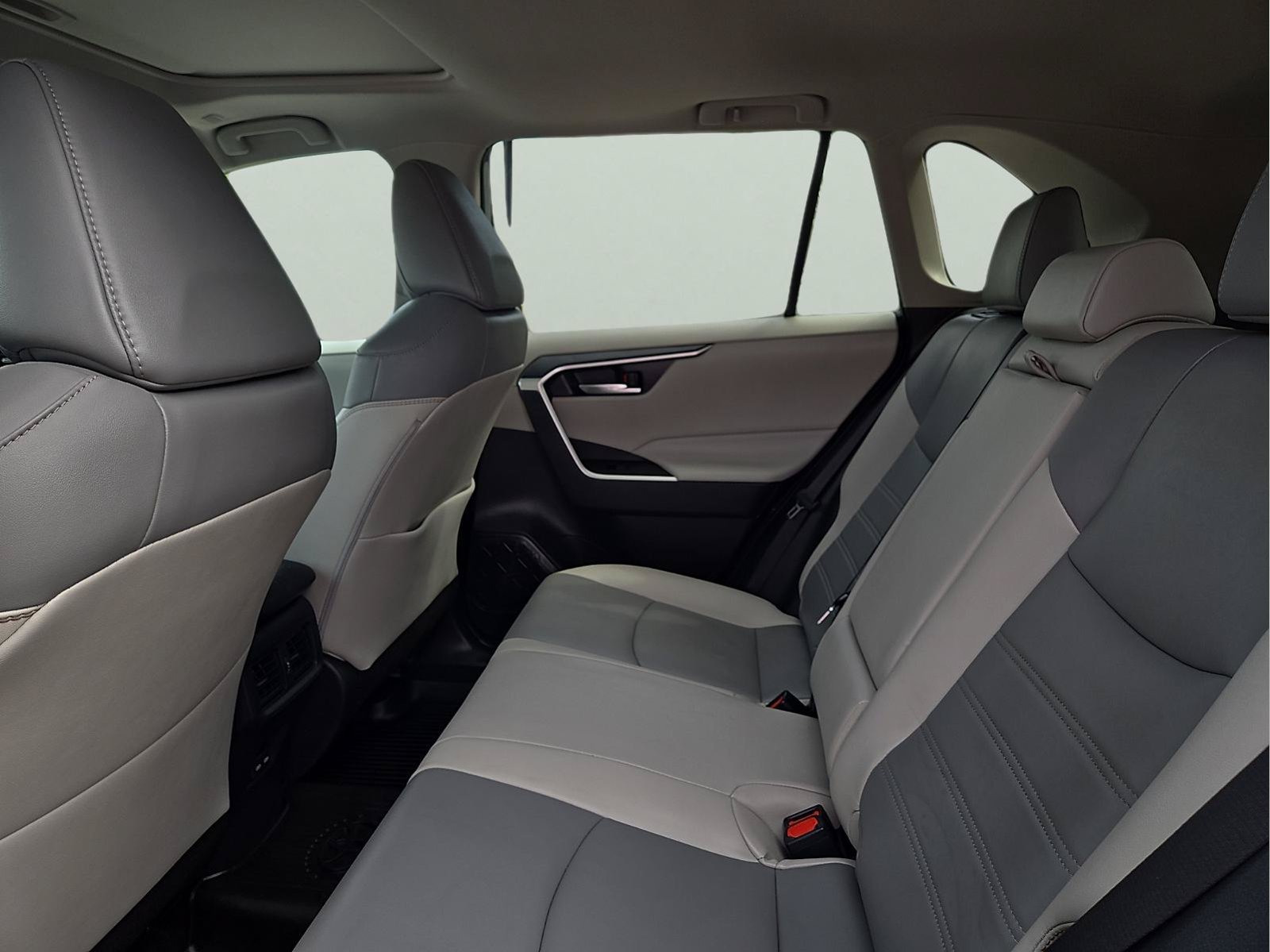 Used 2025 Toyota RAV4 XLE Premium FWD image 10