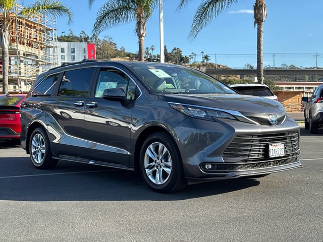 Certified 2025 Toyota Sienna XLE w/ XLE Plus Package AWD/4WD image 4
