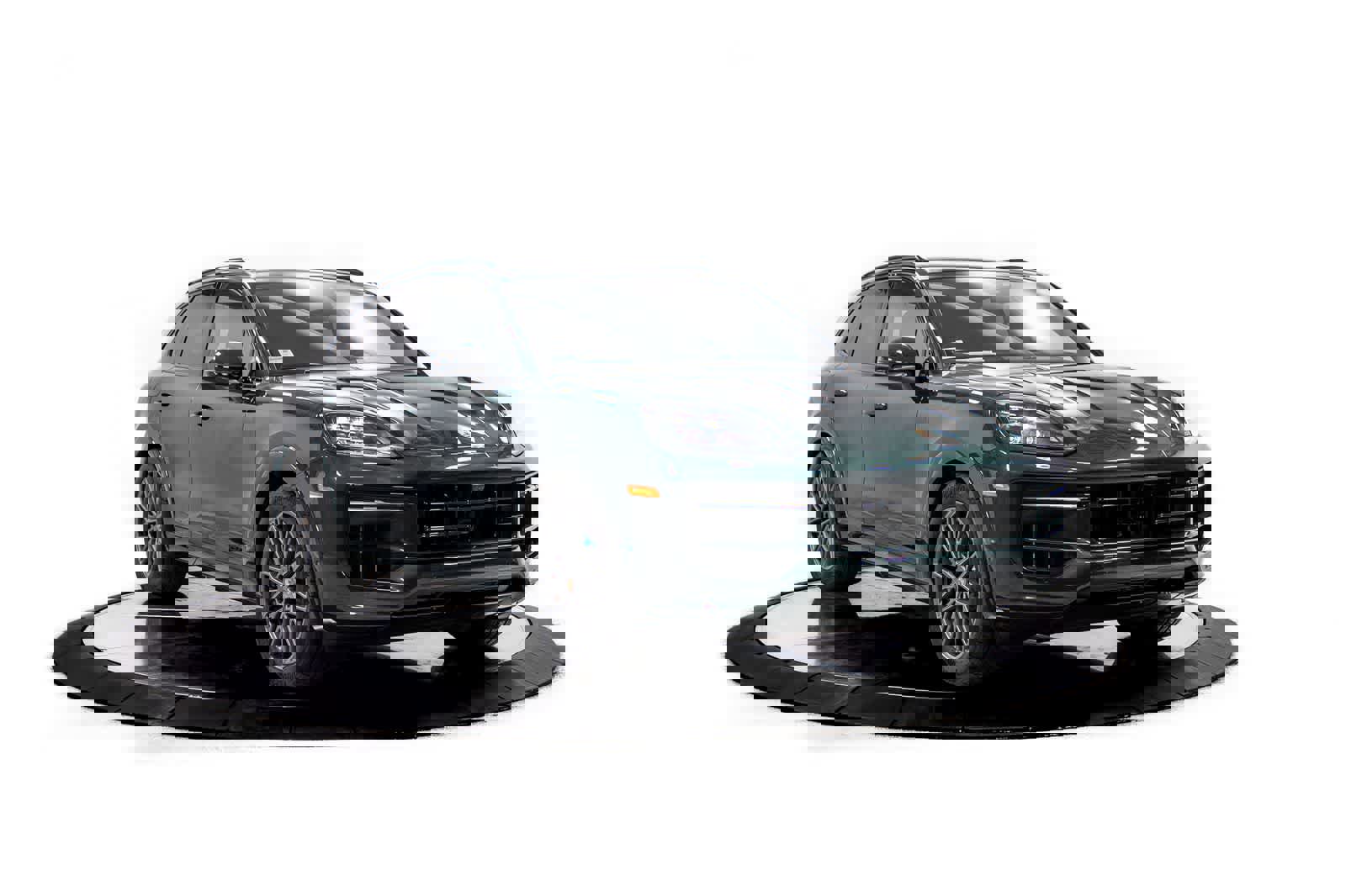 New 2025 Porsche Cayenne GTS image 9