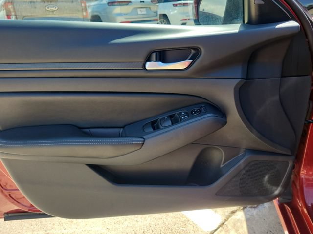 Used 2025 Nissan Altima 2.5 SV FWD image 15