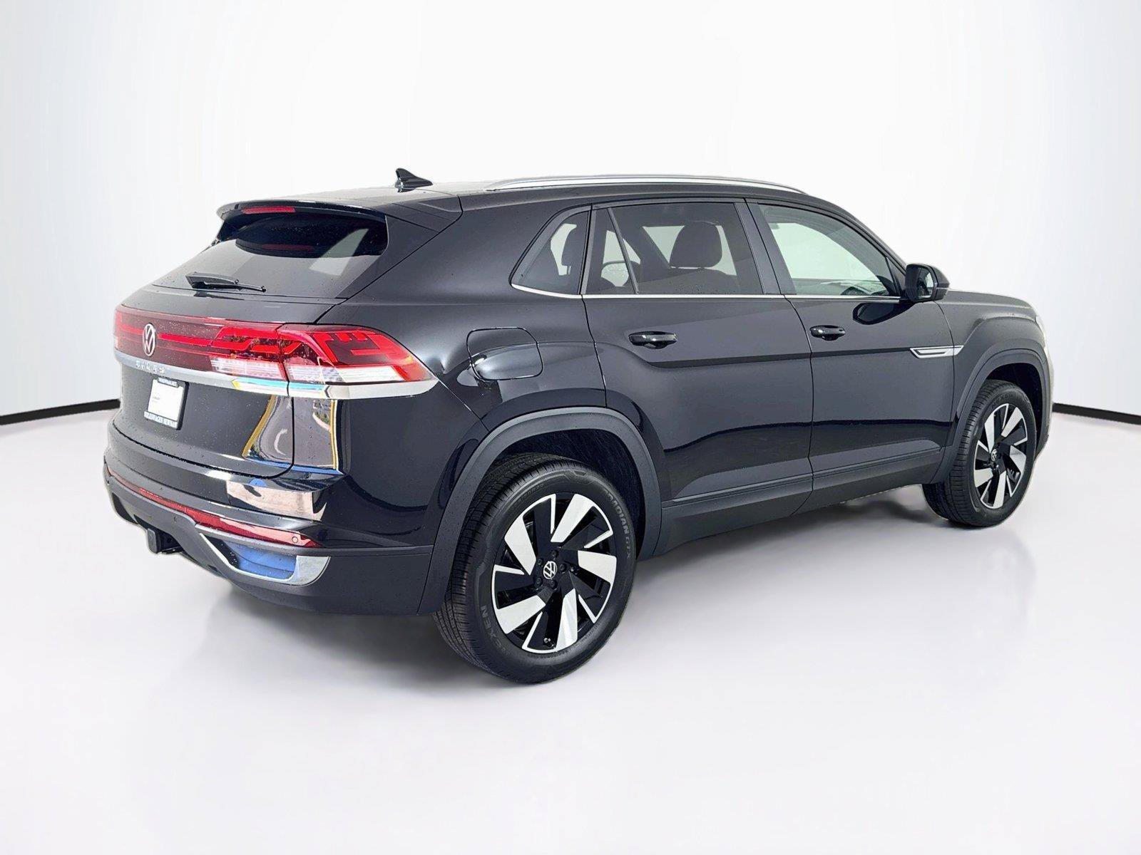 New 2026 Volkswagen Atlas Cross Sport SE FWD image 2