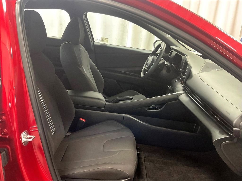 Certified 2025 Hyundai Elantra Sport FWD image 11