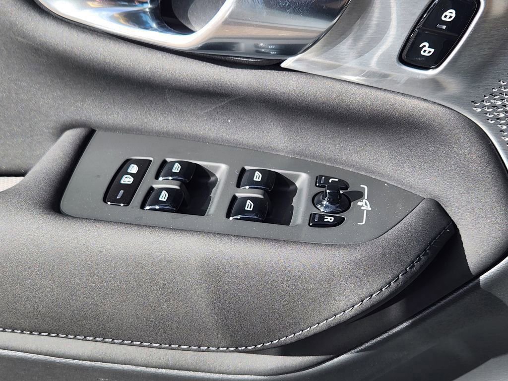 New 2026 Volvo XC90 T8 Ultra w/ Lounge Package image 5