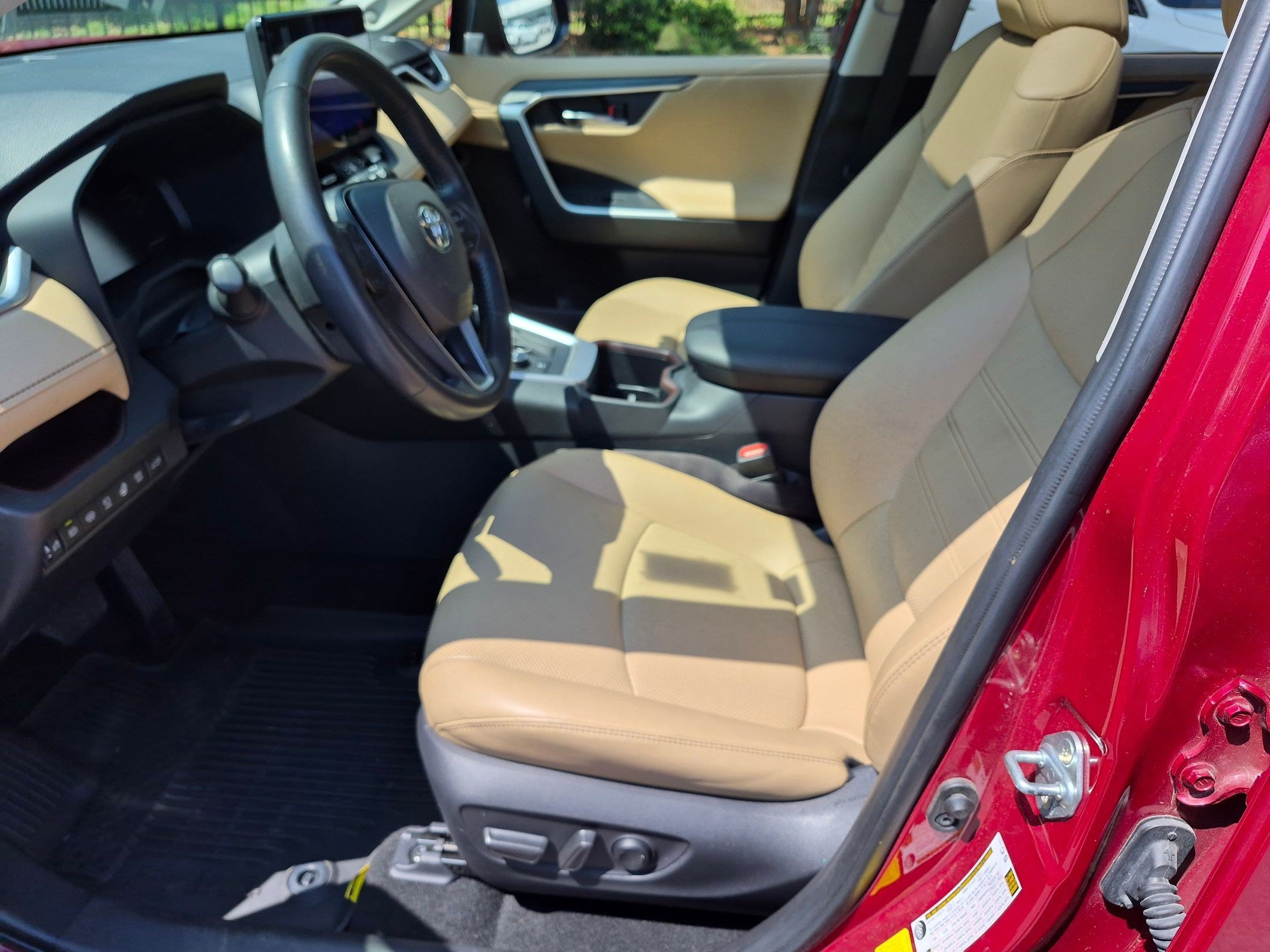 Used 2025 Toyota RAV4 Limited w/ Advanced Technology Package AWD/4WD image 13