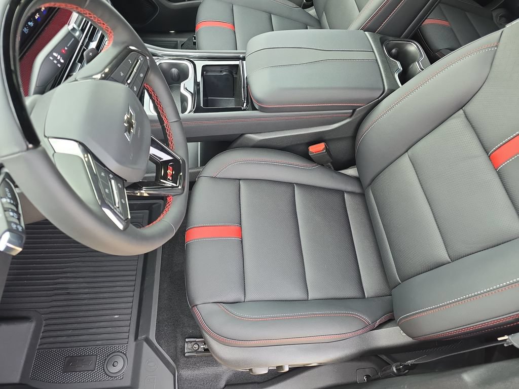 New 2026 Chevrolet Traverse RS w/ LPO, Floor Liner Package AWD/4WD image 16