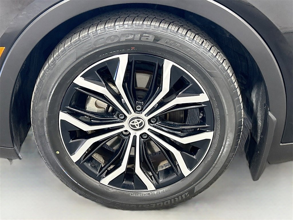 Used 2023 Toyota Crown XLE image 28