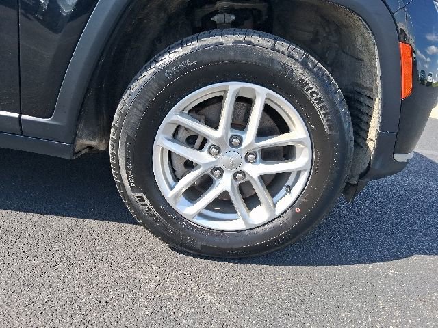 Used 2023 Jeep Grand Cherokee L Laredo AWD/4WD image 5