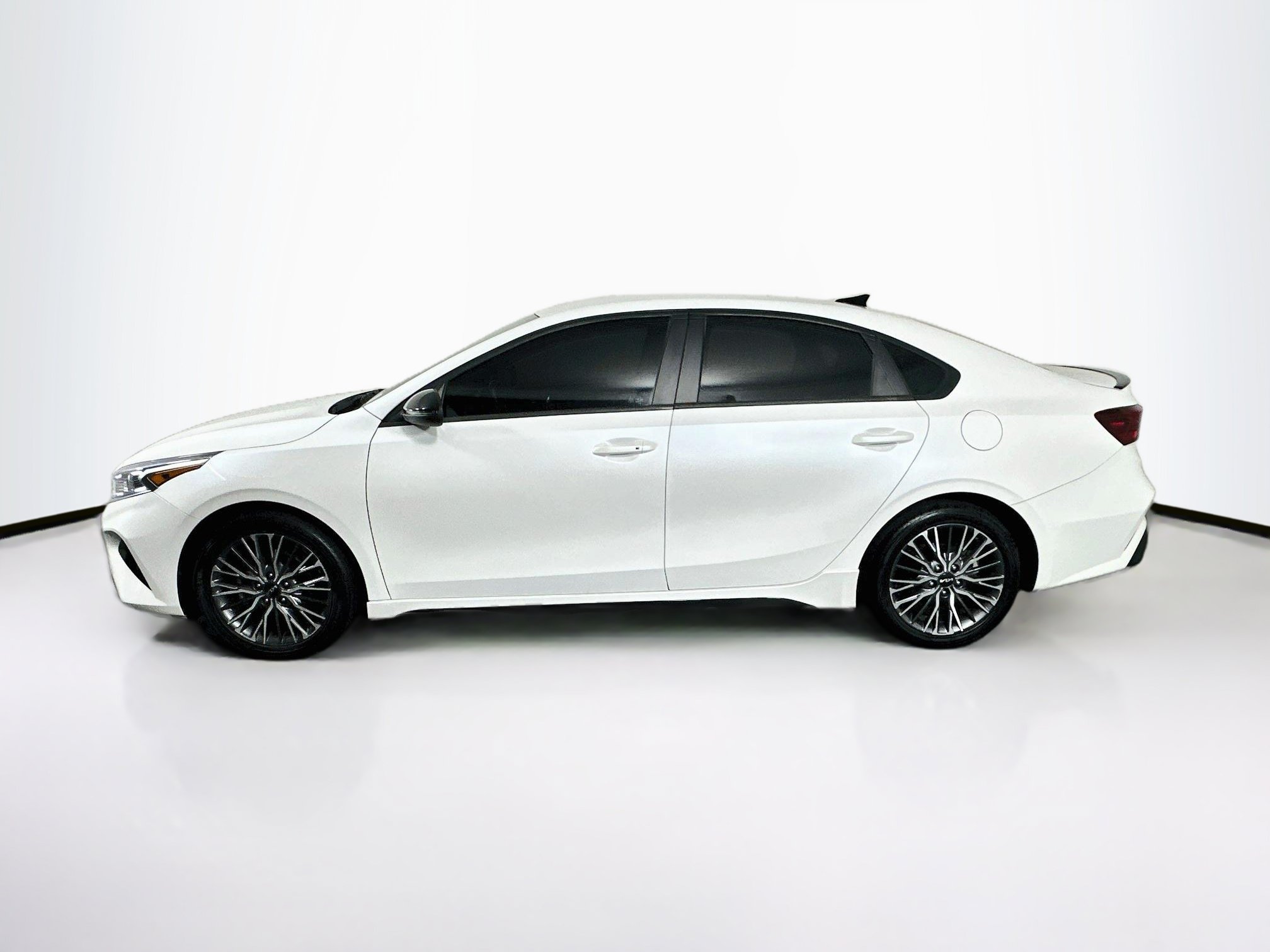 Used 2022 Kia Forte GT-Line FWD image 4