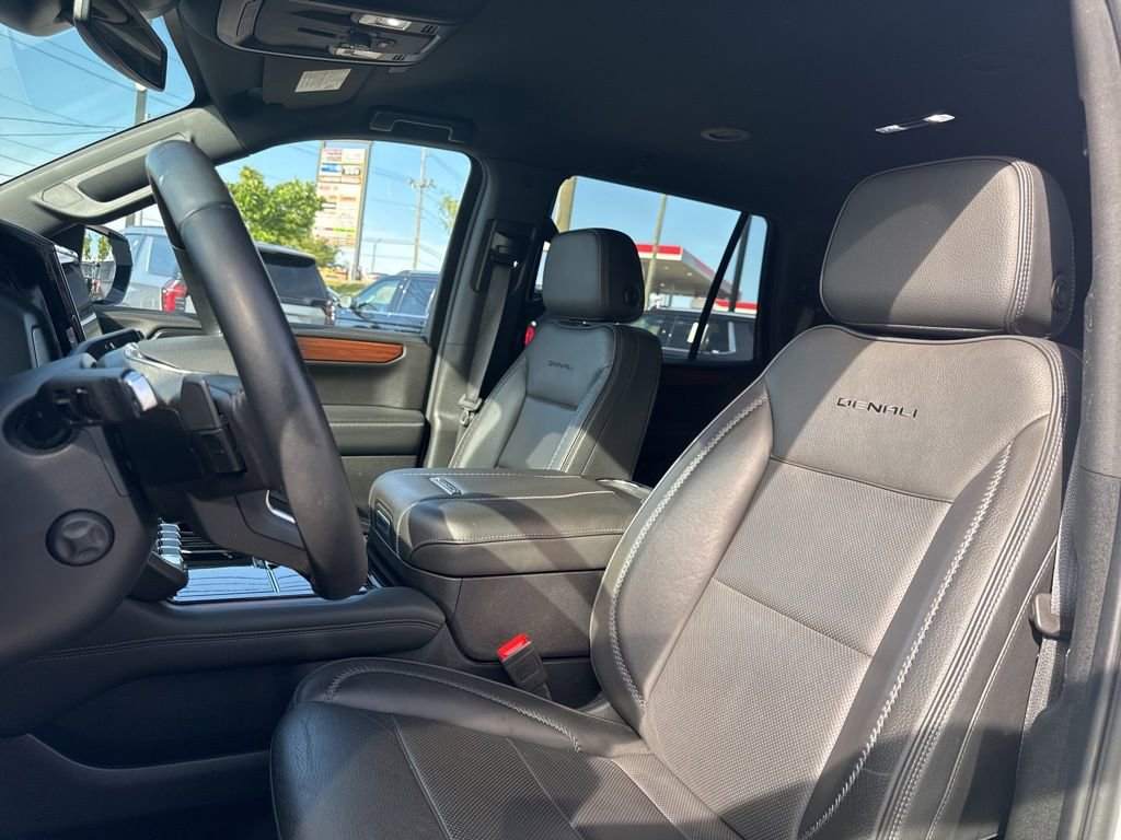Used 2025 GMC Yukon Denali RWD image 15