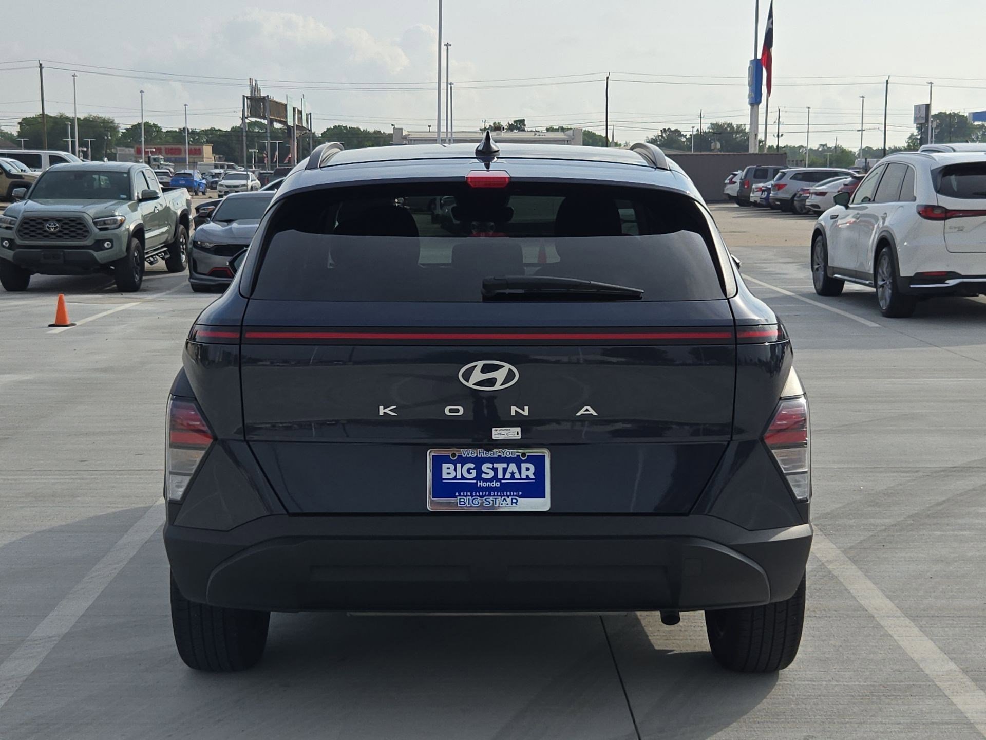 Used 2025 Hyundai Kona SEL FWD image 5