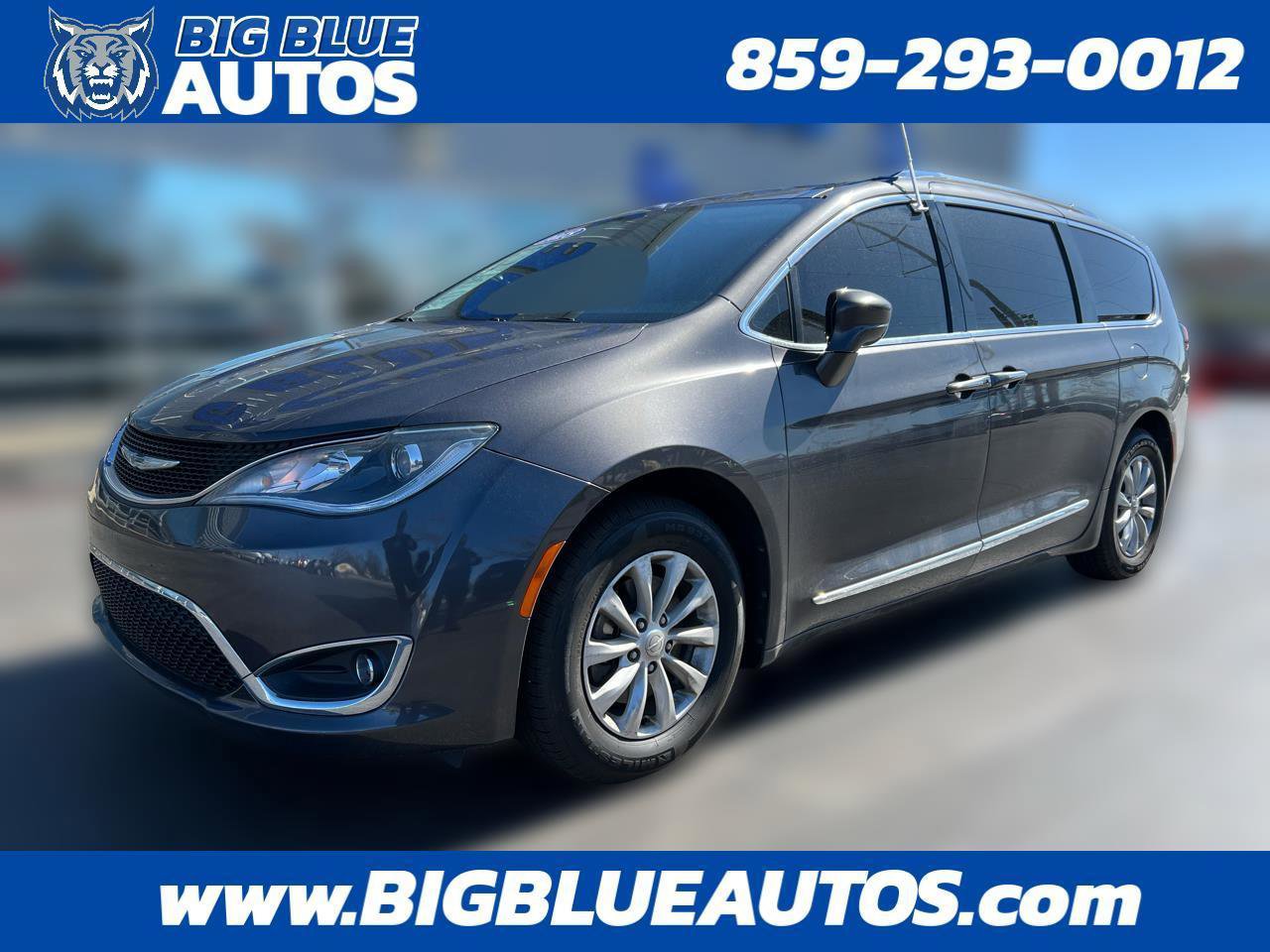 Used 2018 Chrysler Pacifica Touring-L image 1