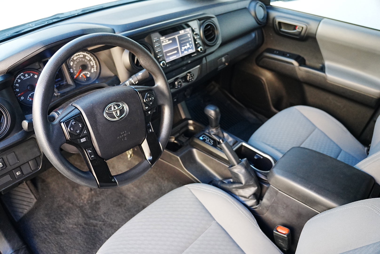 Used 2022 Toyota Tacoma SR image 8
