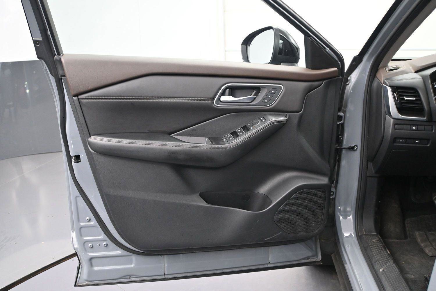 Used 2021 Nissan Rogue SL AWD/4WD image 8