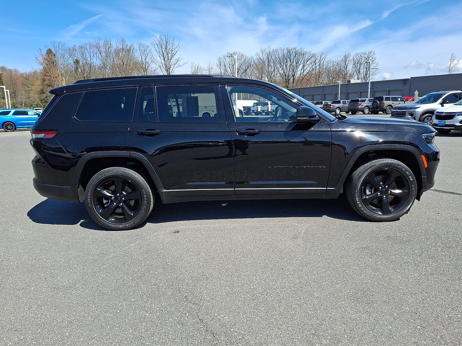 Used 2023 Jeep Grand Cherokee L Laredo AWD/4WD image 7