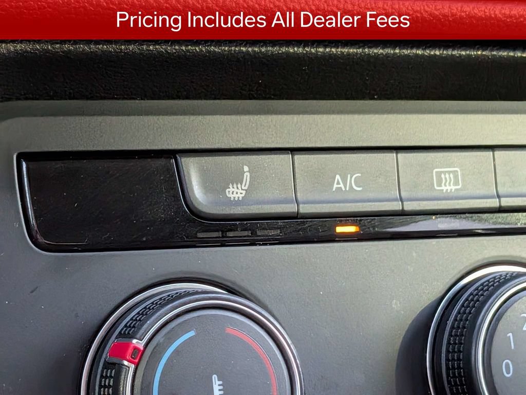 Used 2022 Volkswagen Taos SE w/ Panoramic Sunroof Package FWD image 24
