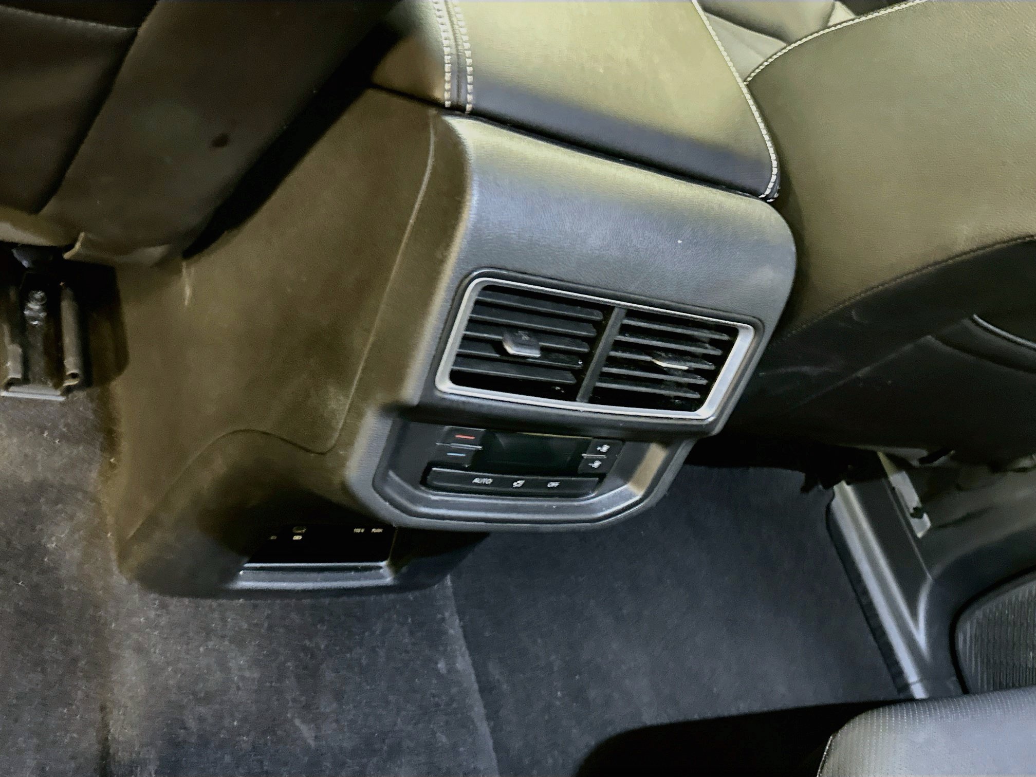 Used 2025 Volkswagen Atlas SE AWD/4WD image 28