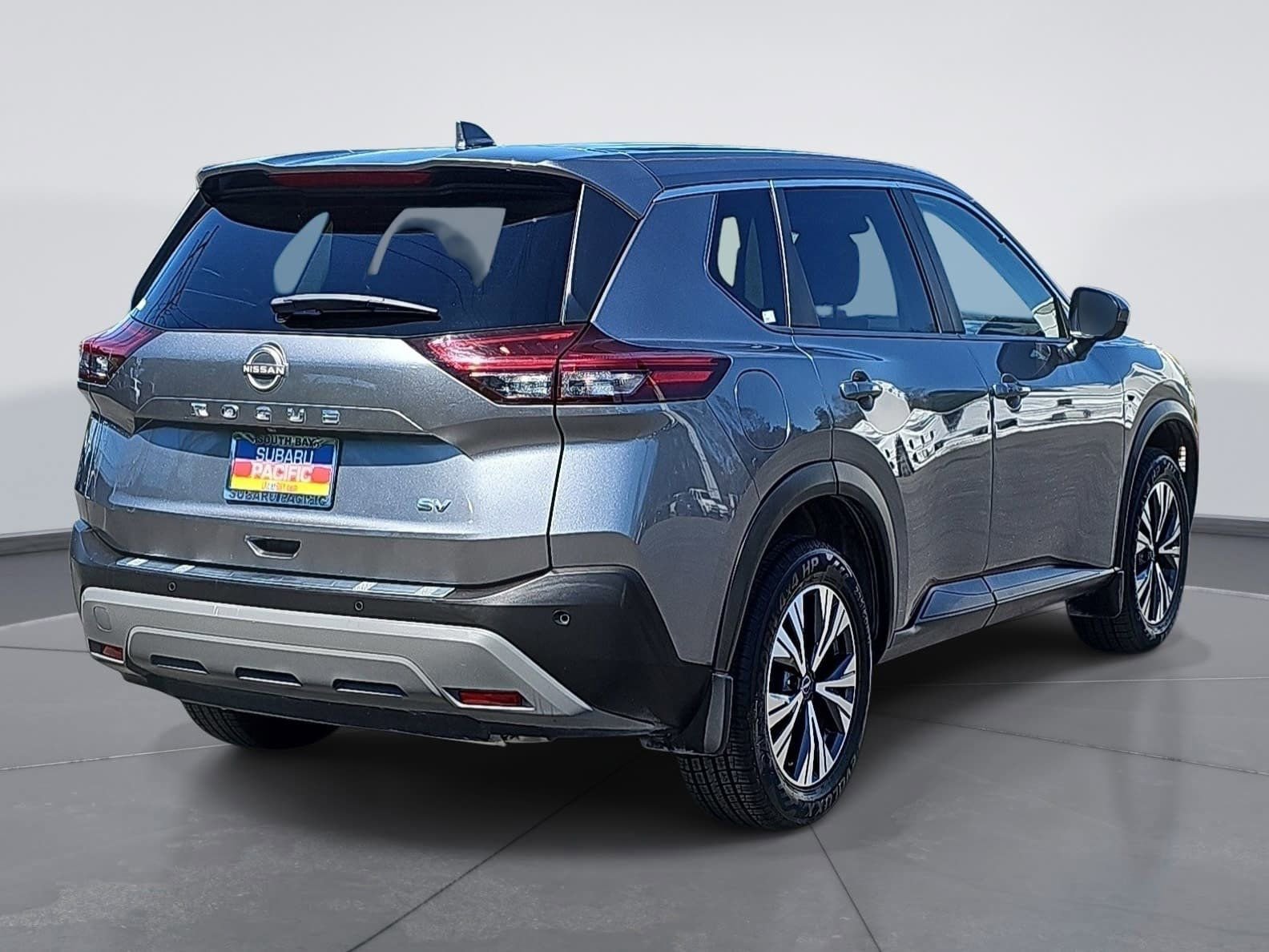 Used 2023 Nissan Rogue SV image 3