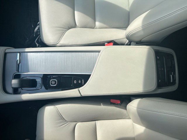 Certified 2024 Volvo XC90 B5 Core w/ Protection Package Premier AWD/4WD image 27