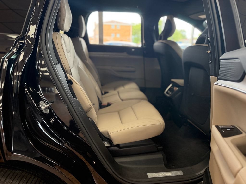 Used 2025 Volvo EX90 Plus AWD/4WD image 16