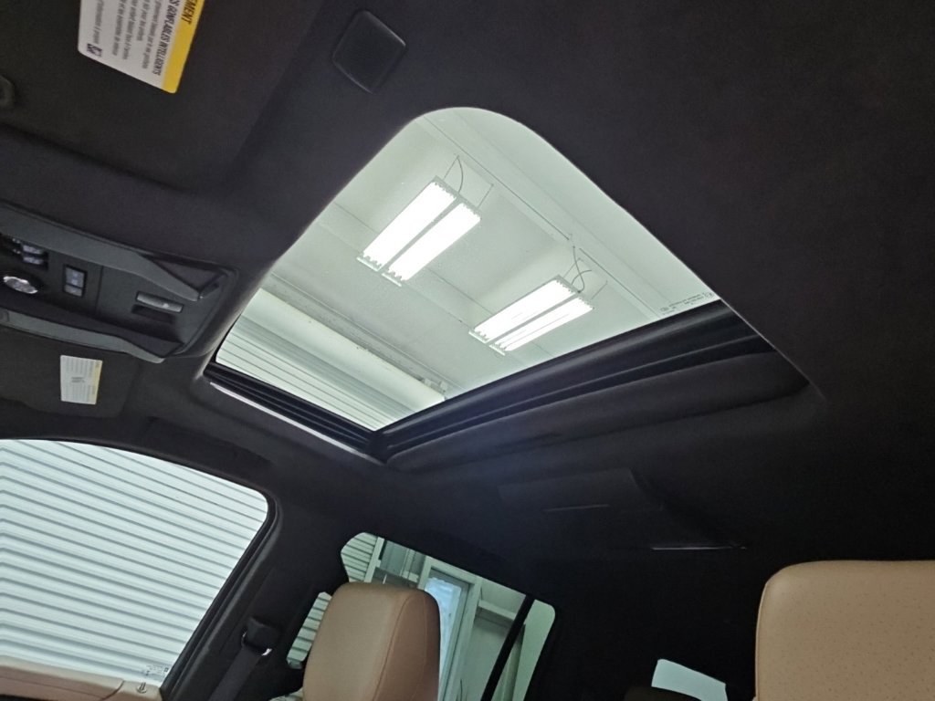 Used 2019 Cadillac Escalade ESV Platinum RWD image 31