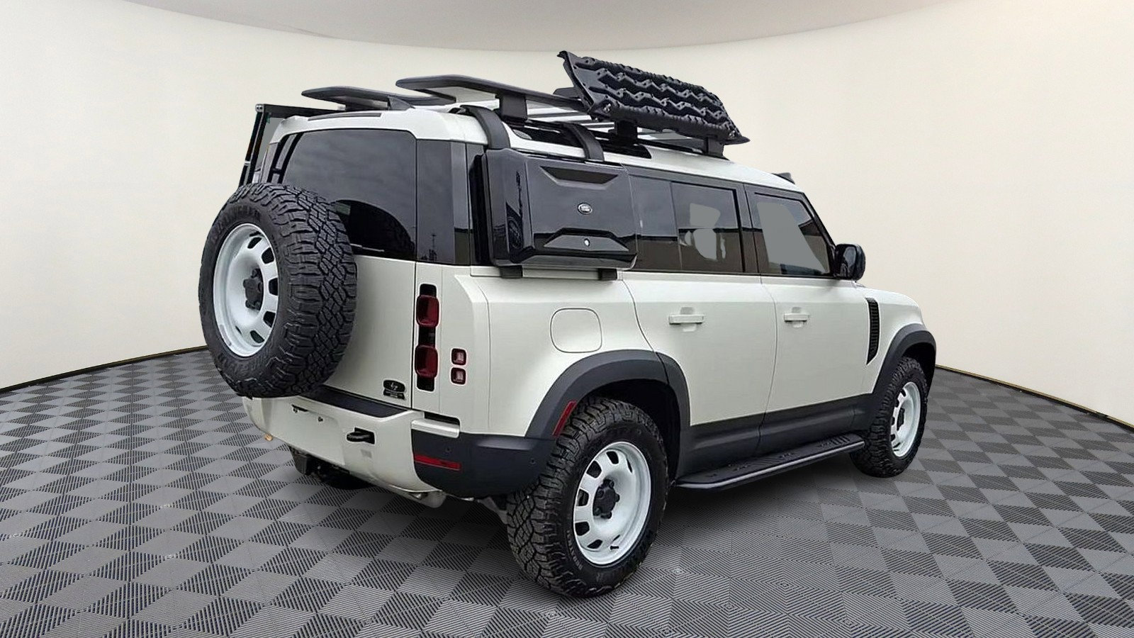 Used 2024 Land Rover Defender 110 S image 8