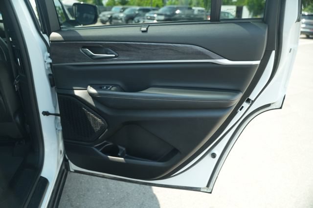 Used 2024 Jeep Grand Cherokee L Limited w/ Luxury Tech Group II RWD image 24