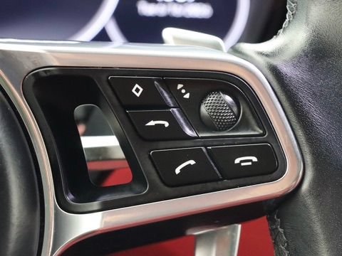 Used 2023 Porsche Cayenne AWD/4WD image 19