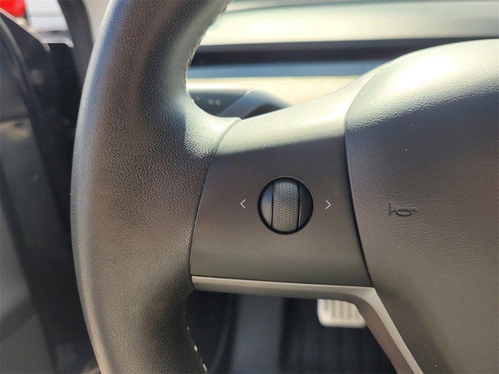 Used 2020 Tesla Model Y Long Range image 27