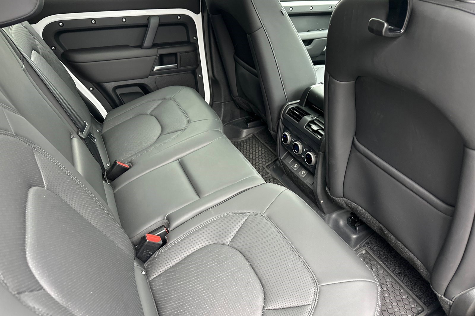 Used 2025 Land Rover Defender 130 S image 30