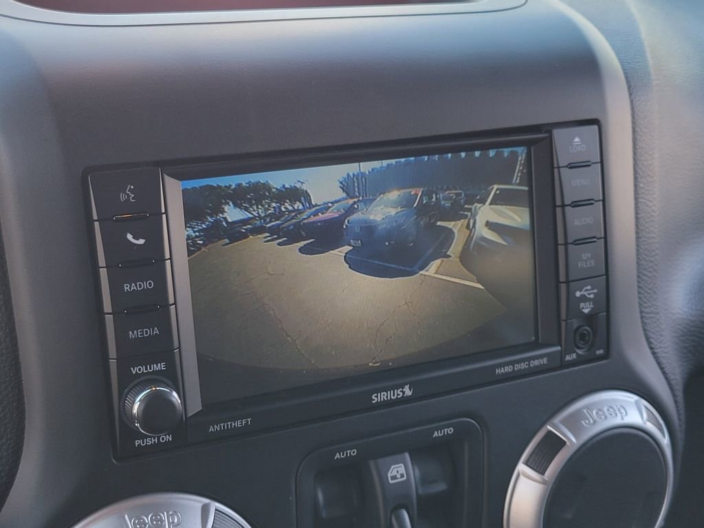 Used 2016 Jeep Wrangler Unlimited Rubicon w/ Connectivity Group image 10