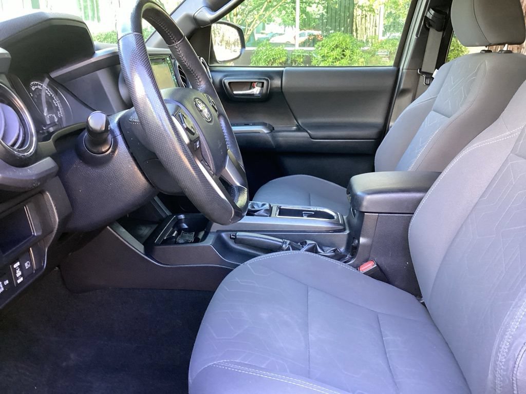 Used 2019 Toyota Tacoma TRD Sport w/ Technology Package AWD/4WD image 4